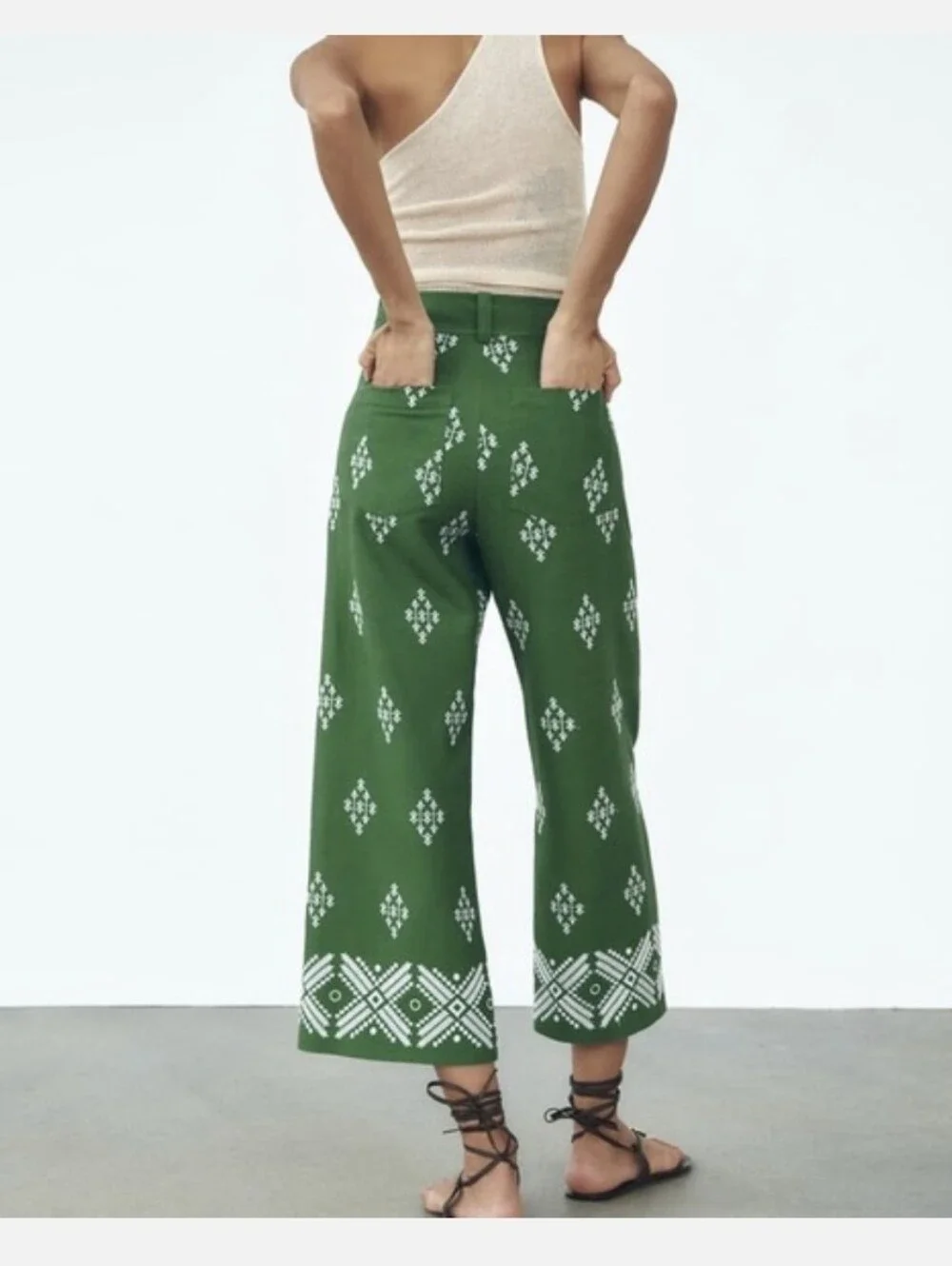Zara Linen Blend Green With White Embroidered Cropped Pants Size Medium